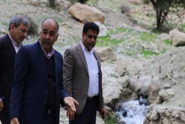 مخزن ذخیره آب و چشمه شاهزاده احمد دالکی مورد بازدید مدیرعامل شرکت آبفای استان قرار گرفت