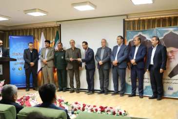 تجلیل مشاور وزیر نیرو و دبیر شورای مشاوران وزرا از مشاور امور ایثارگران شرکت آبفا استان بوشهر