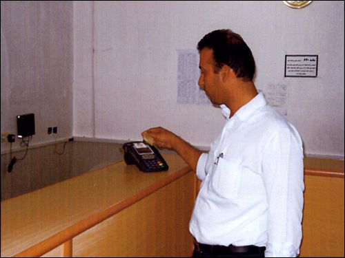 برای اولین بار در استان جهت رفاه حال شهروندان دستگاه کارت خوان در شهر کنگان نصب شد