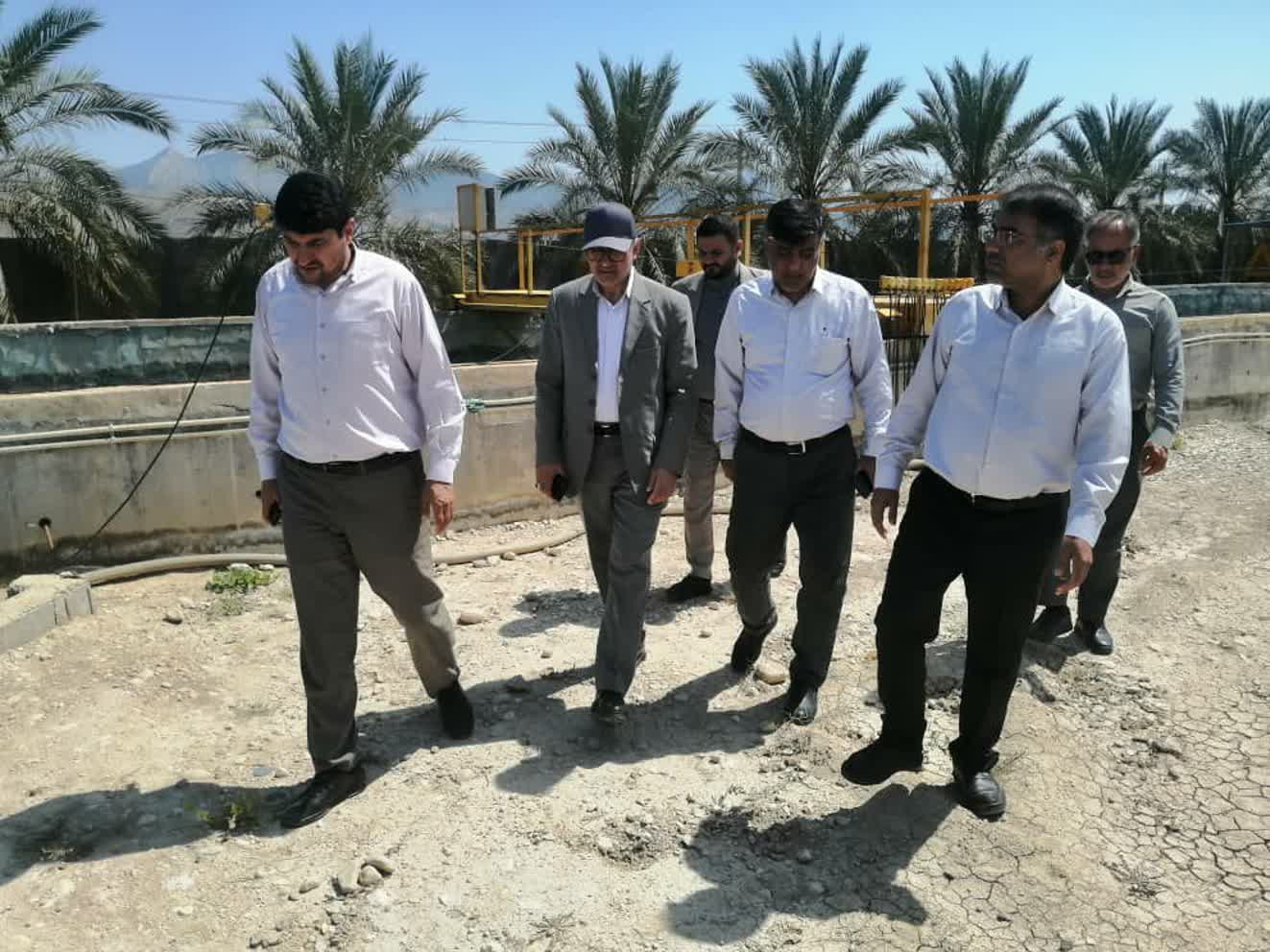 بازدید معاون عمرانی استاندار بوشهر از تأسیسات آب‌شیرین‌کن های دشتستان